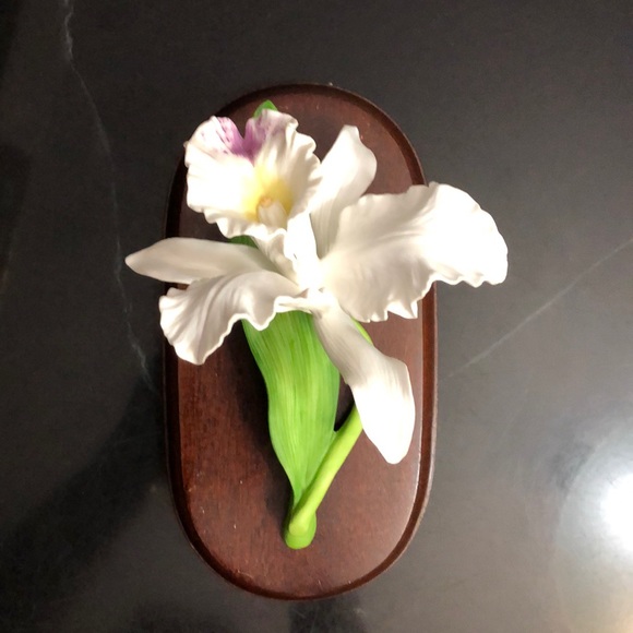 Bisque porcelain flower - Picture 5 of 7